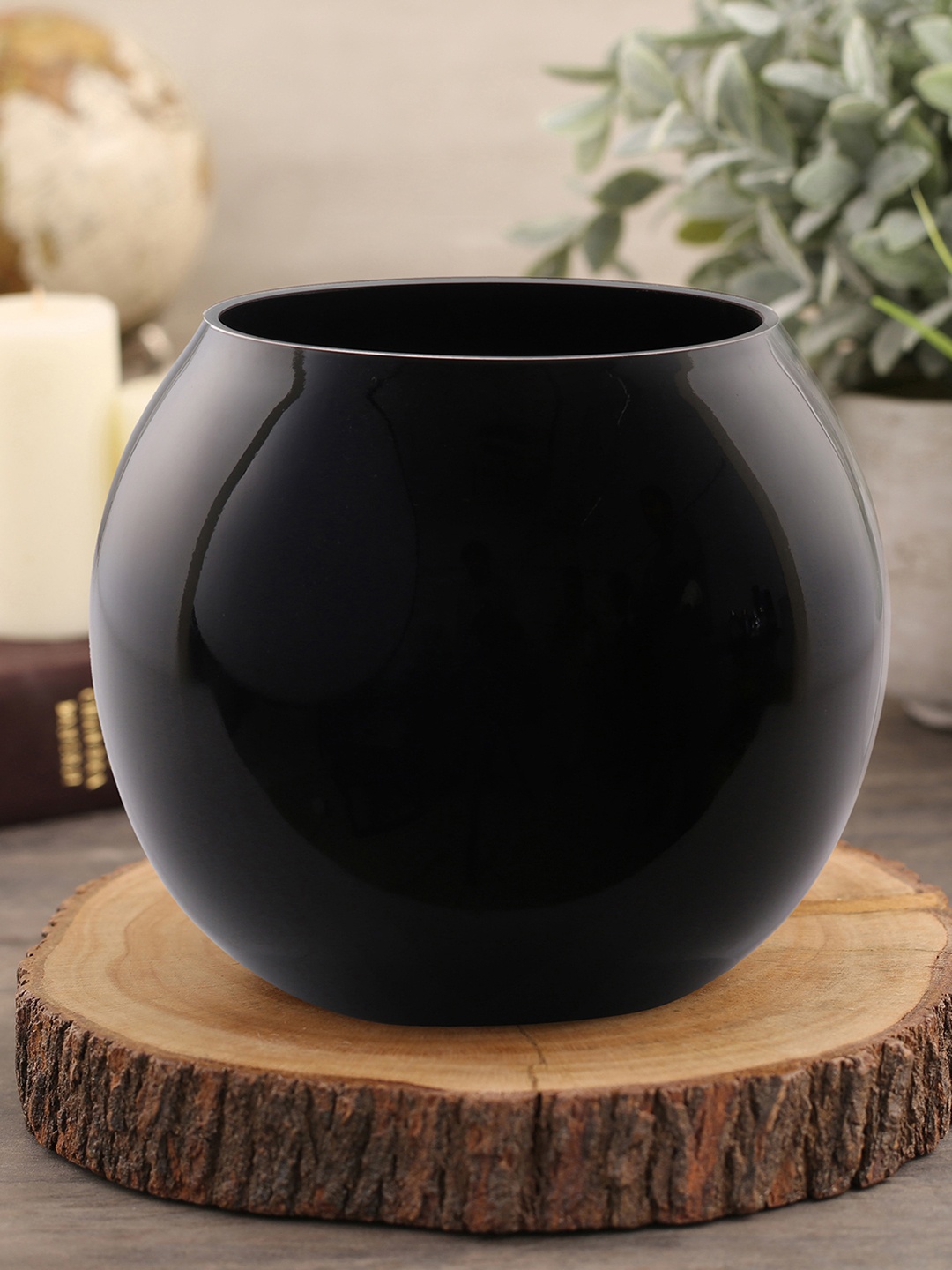 

Pure Home and Living Black Ellite Round Glass Vase