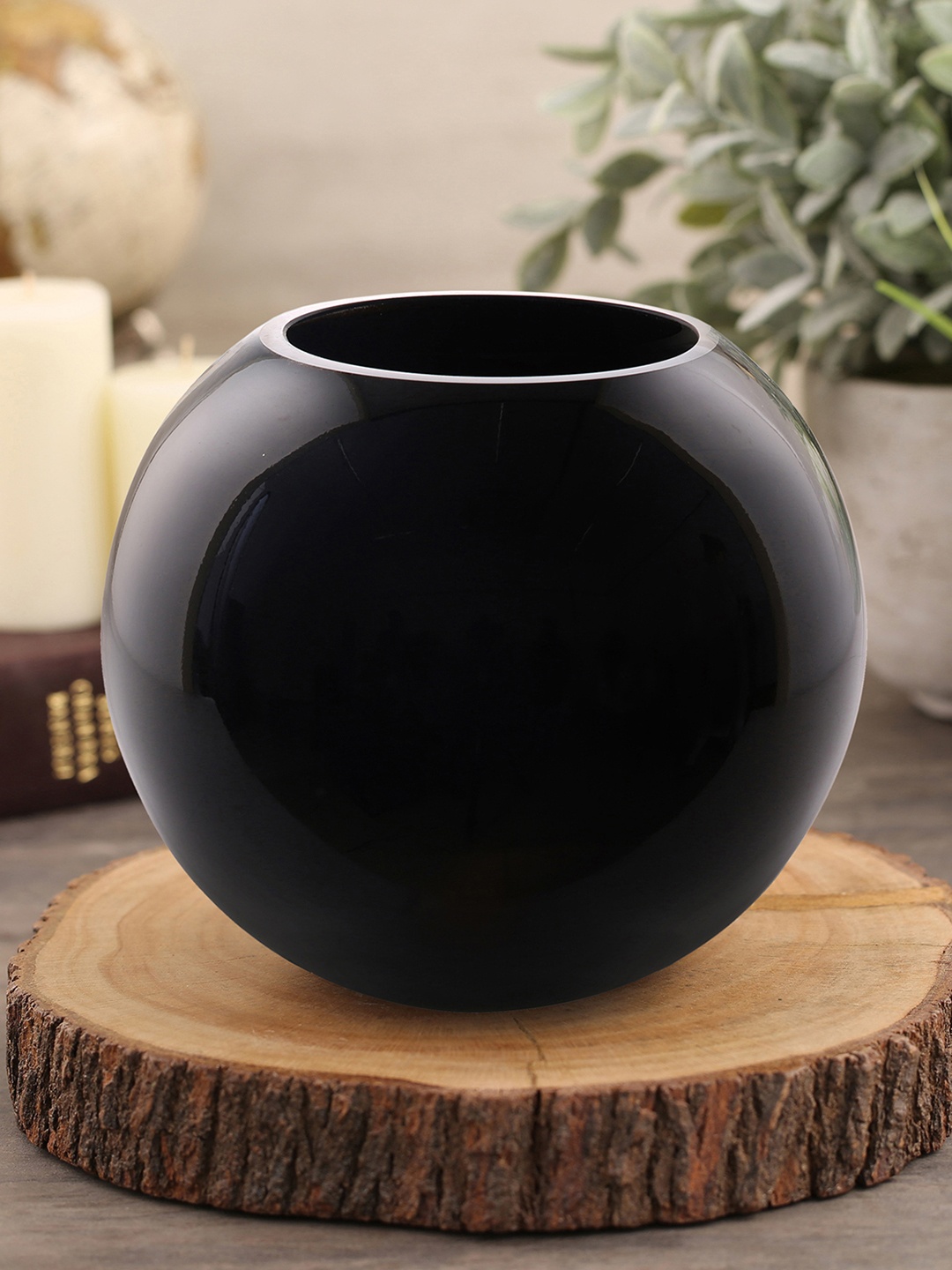 

Pure Home and Living Black Ellite Round Glass Vase