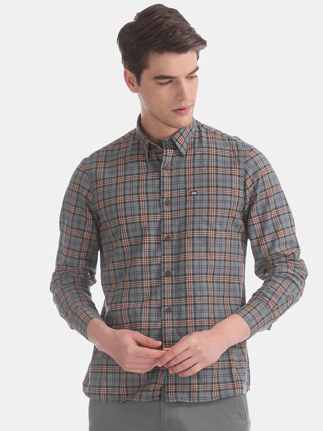 

Arrow Sport Men Grey & Red Slim Fit Checked Casual Shirt
