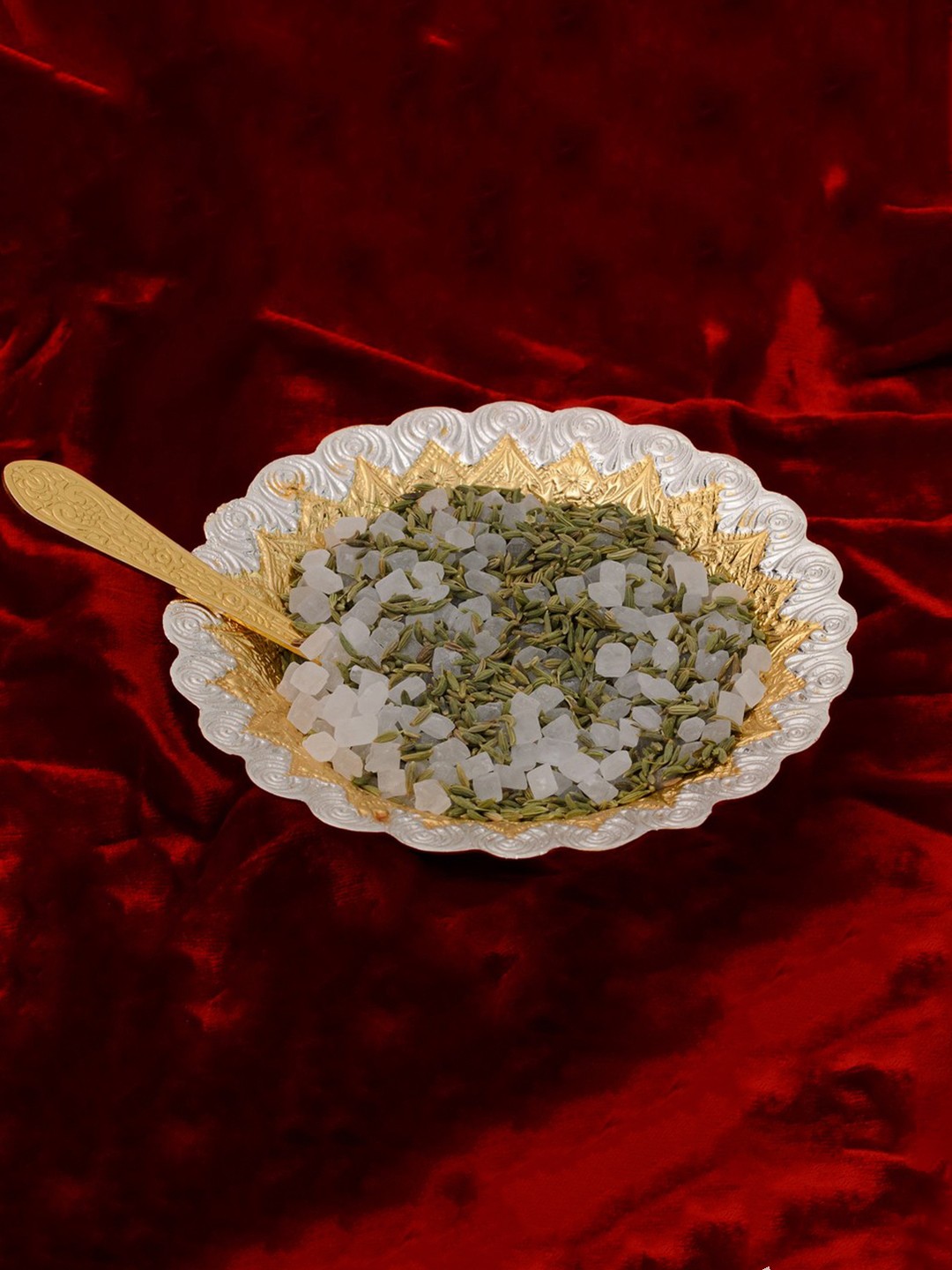 

eCraftIndia Gold-Toned & Silver-Toned Round Bowl With Velvet Box Showpiece