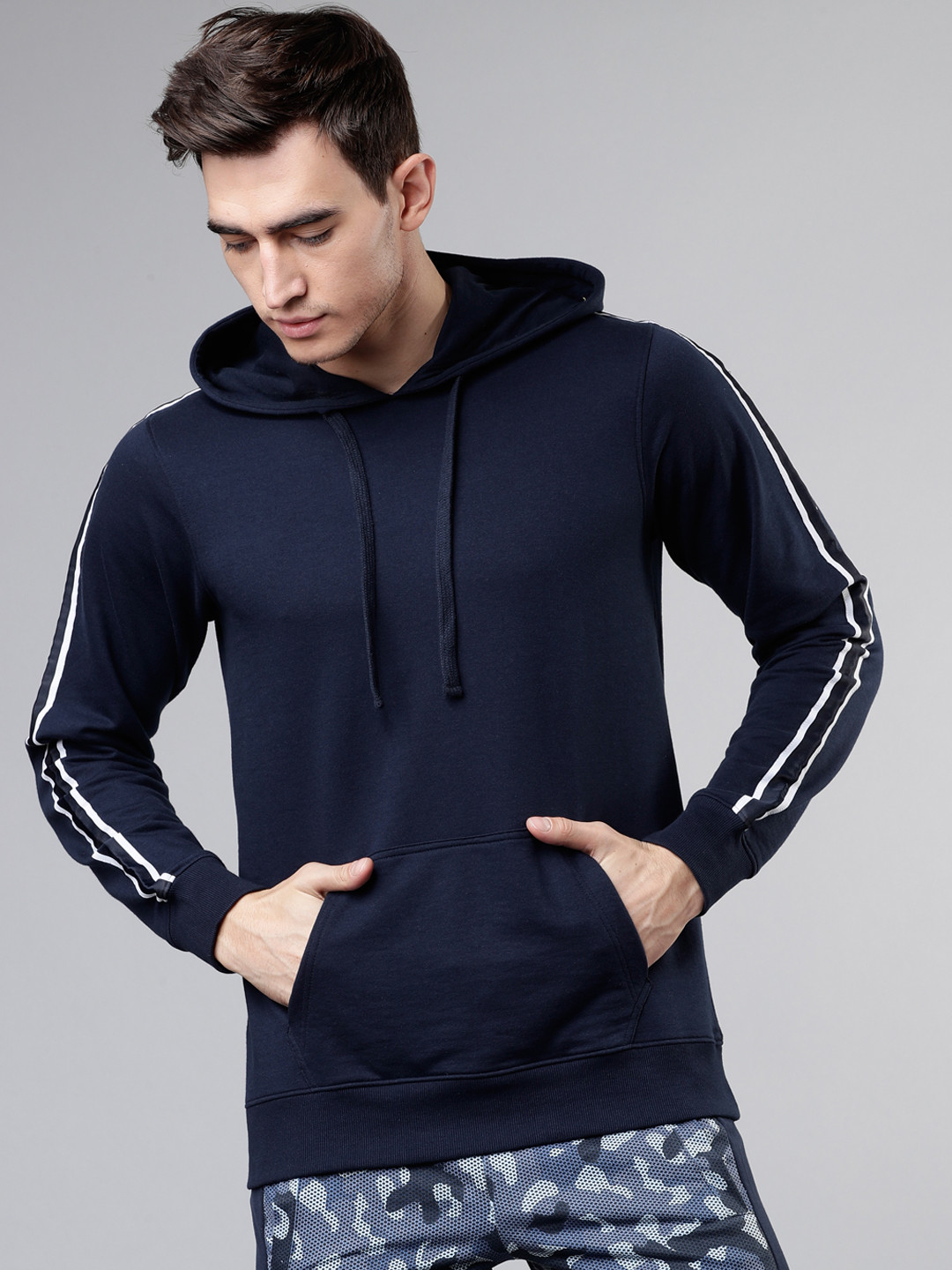 

HIGHLANDER Men Navy Blue & White Solid Hooded Pullover Sweatshirt