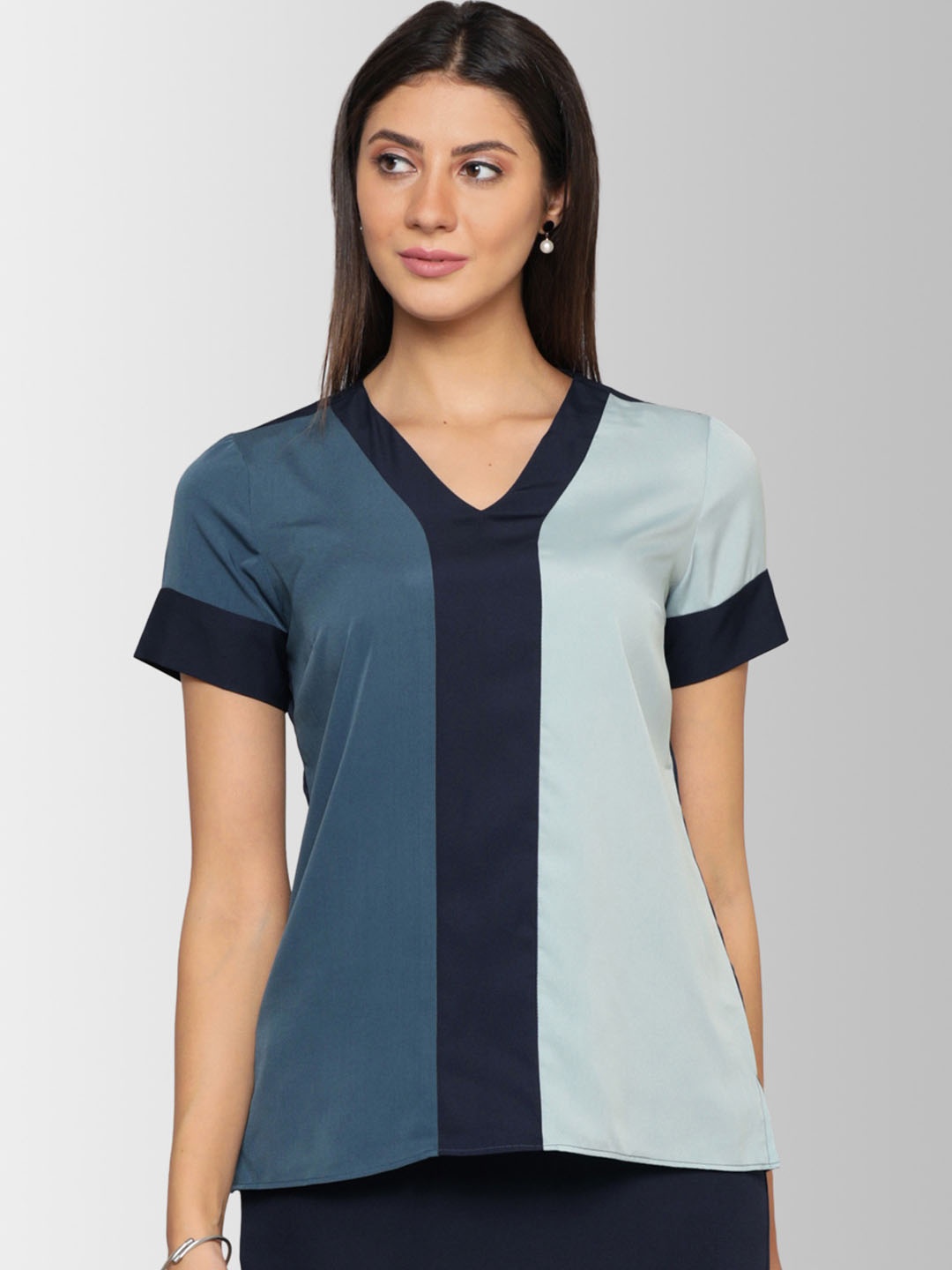 

FableStreet Women Navy Blue Colourblocked Top