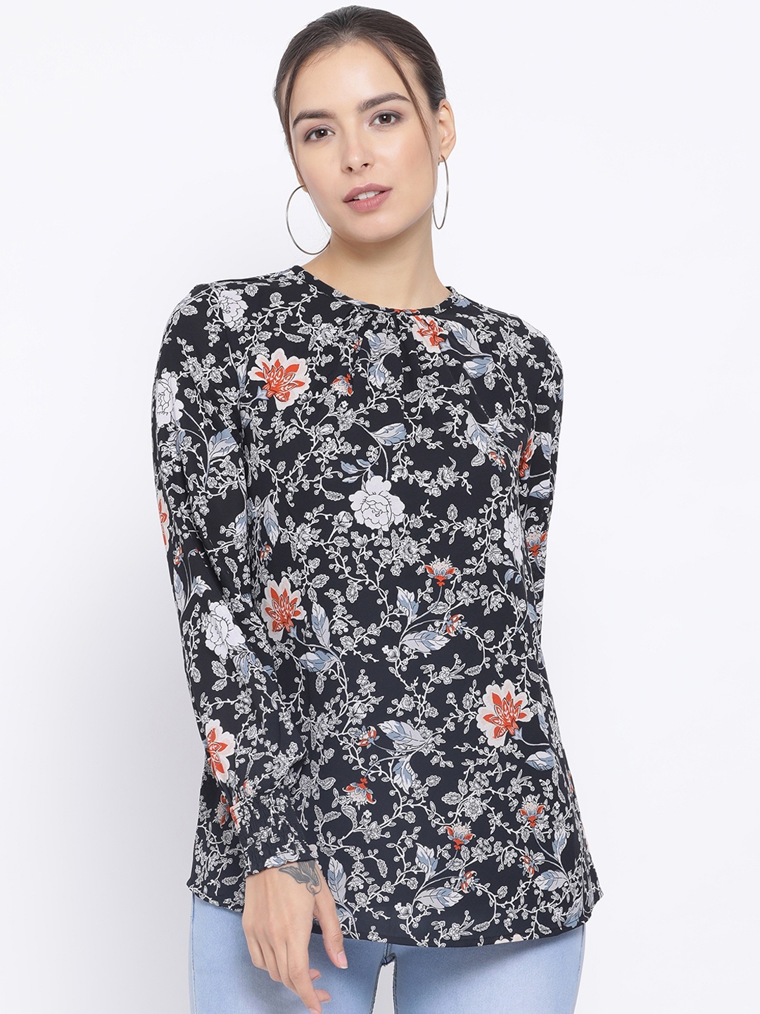 

Oxolloxo Women Black & Off-White Floral Printed Top