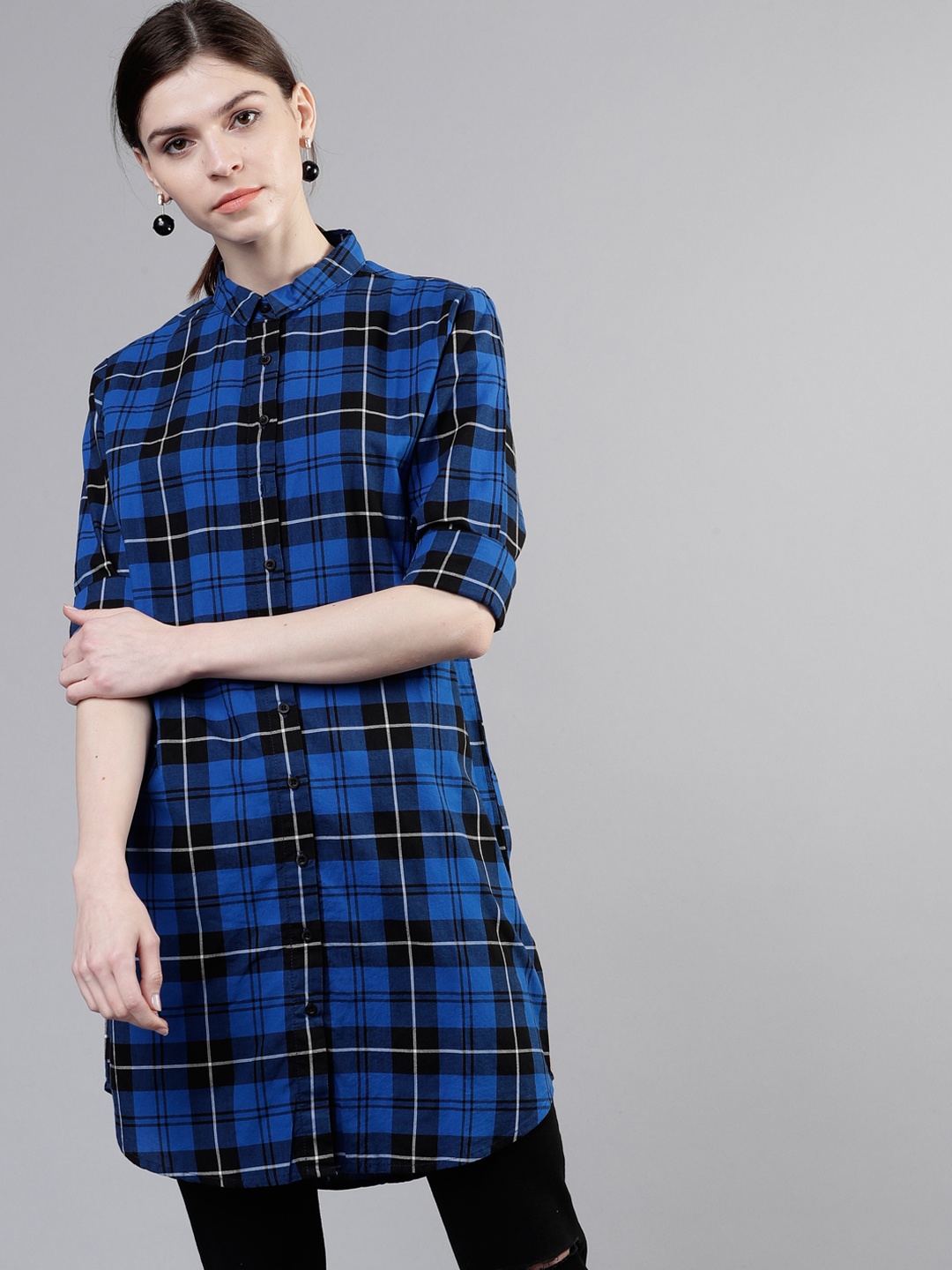 

Tokyo Talkies Women Blue & Black Regular Fit Yarn Dyed Checked Longline Casual Shirt