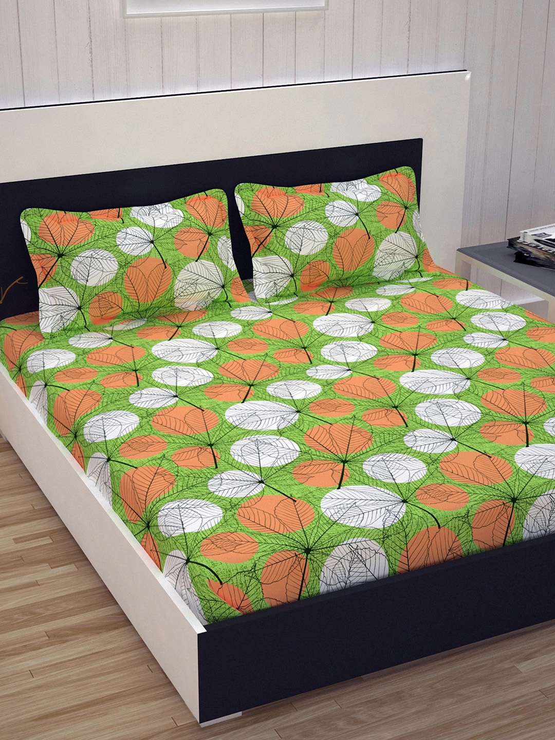 

Divine Casa Green & Orange Geometric 120 TC 1 Queen Bedsheet with 2 Pillow Covers