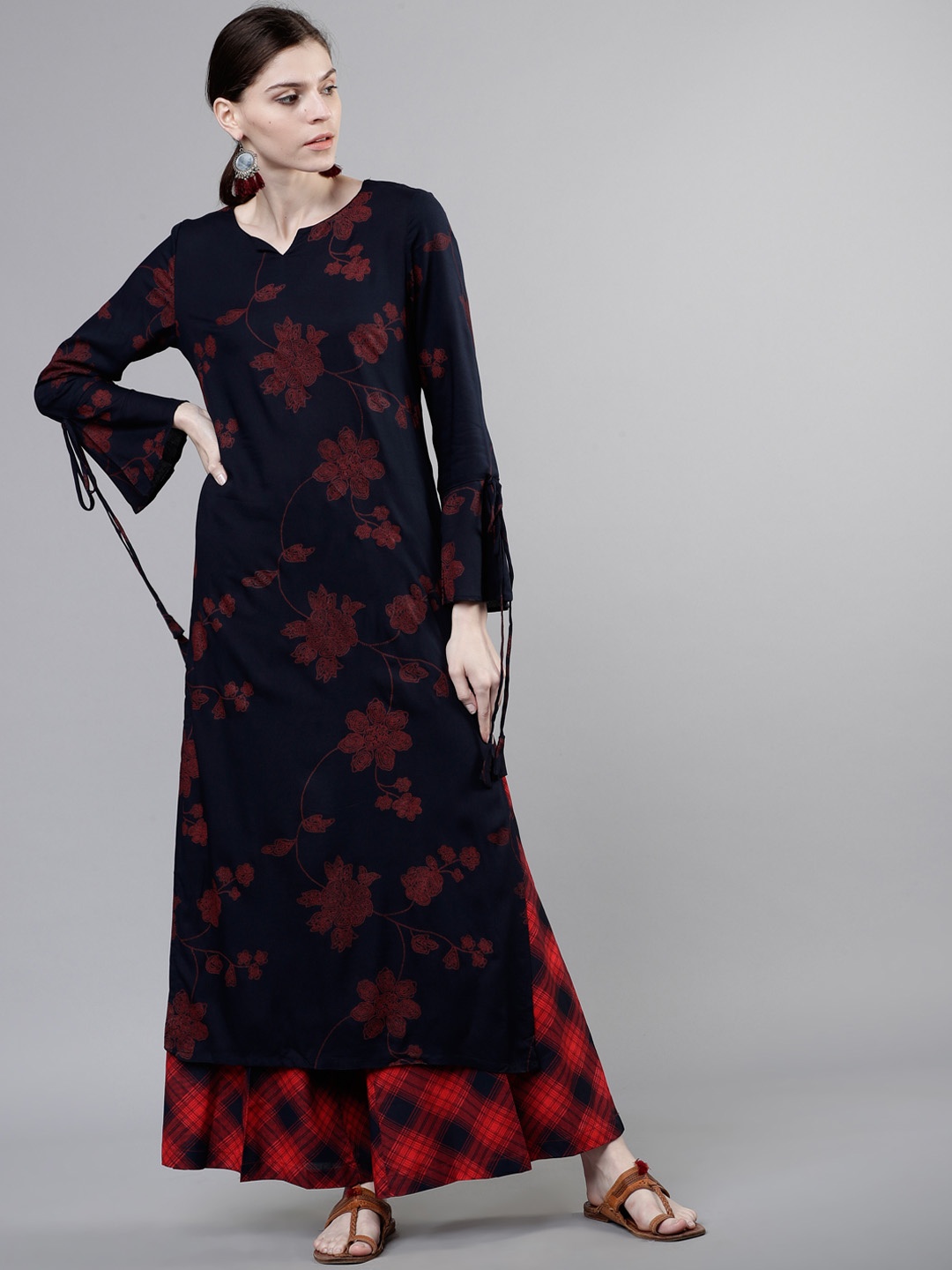 

Vishudh Women Navy Blue & Red Printed Kurta with Palazzos