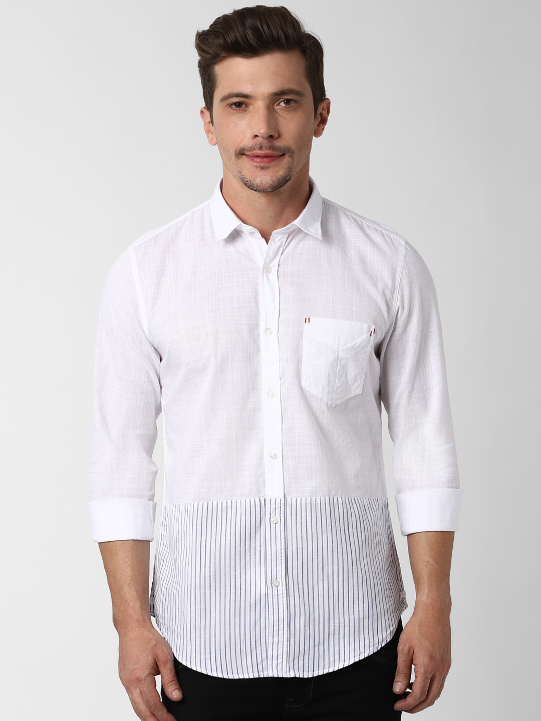 

Peter England Casuals Men White Slim Fit Striped Casual Shirt