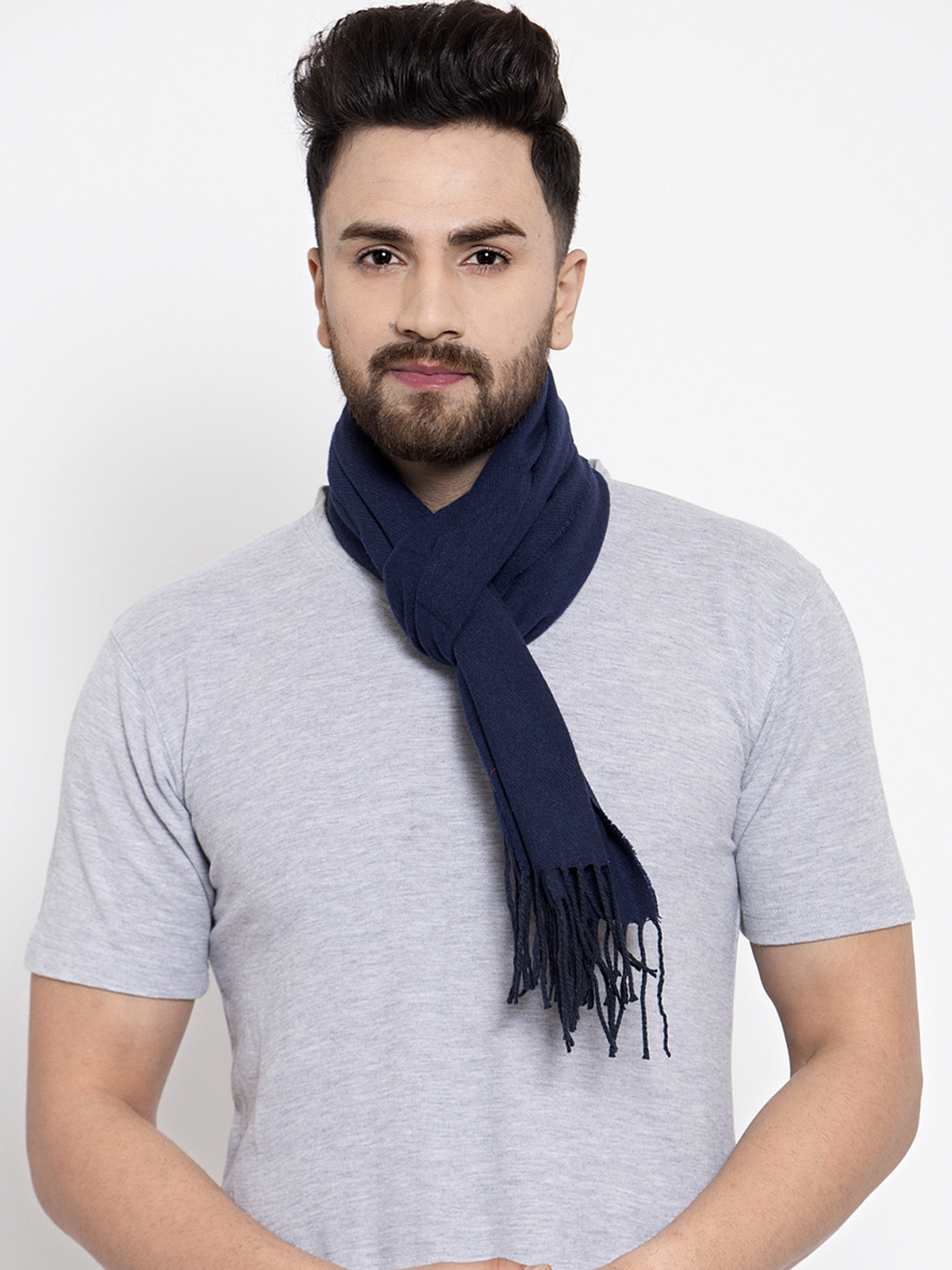 

Calvadoss Men Navy Blue Solid Muffler