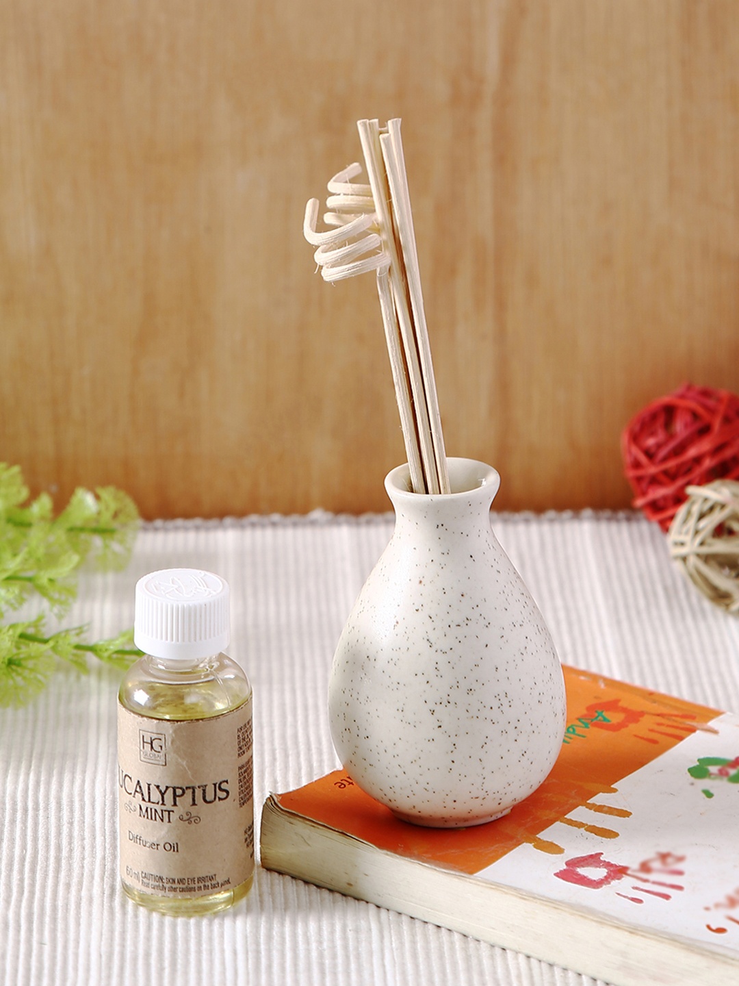 

HOSLEY Multicoloured Eucalyptus Mint Reed Diffuser 60ml, Multi