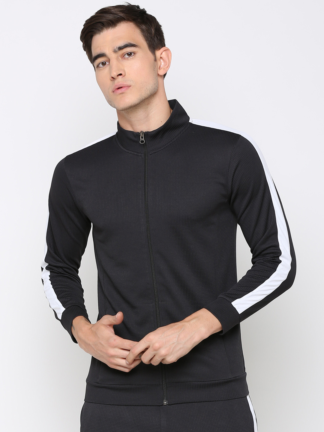 

PERFKT-U Men Black Solid Sweatshirt