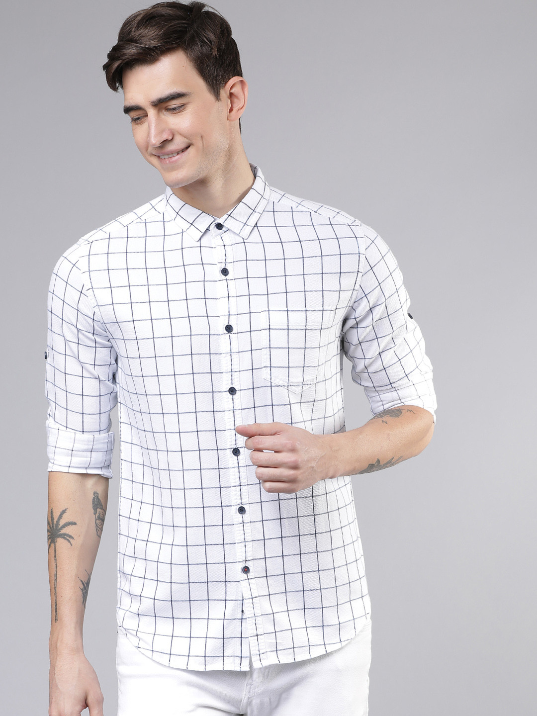

LOCOMOTIVE Men White & Navy Blue Slim Fit Yarn Dyed Checked Casual Shirt