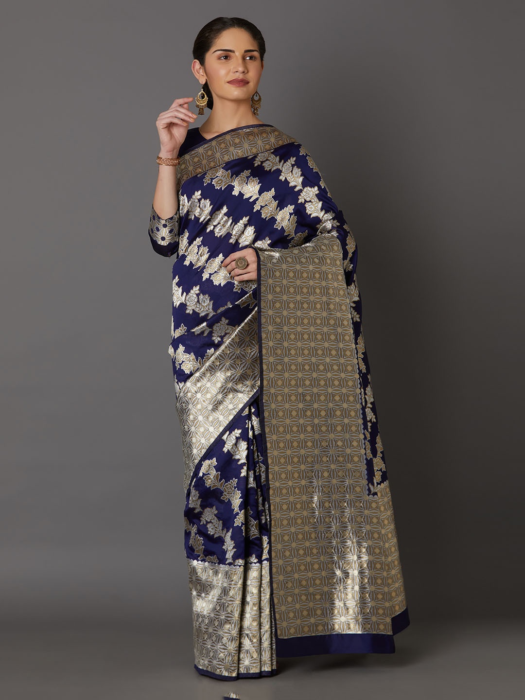 

Mitera Navy Blue & Silver-Coloured Silk Blend Woven Design Kanjeevaram Saree