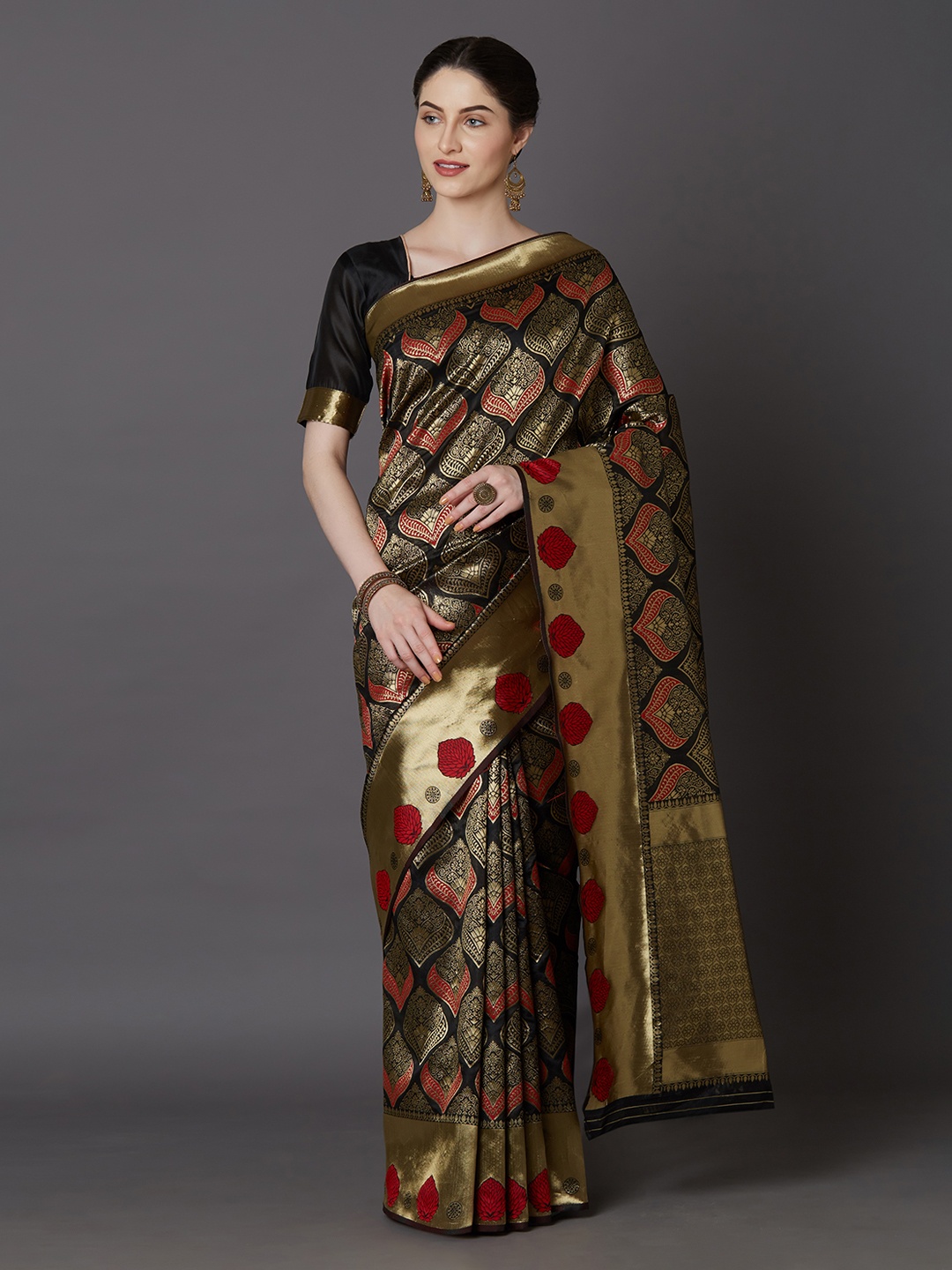 

Mitera Black & Gold-Toned Silk Blend Woven Design Kanjeevaram Saree