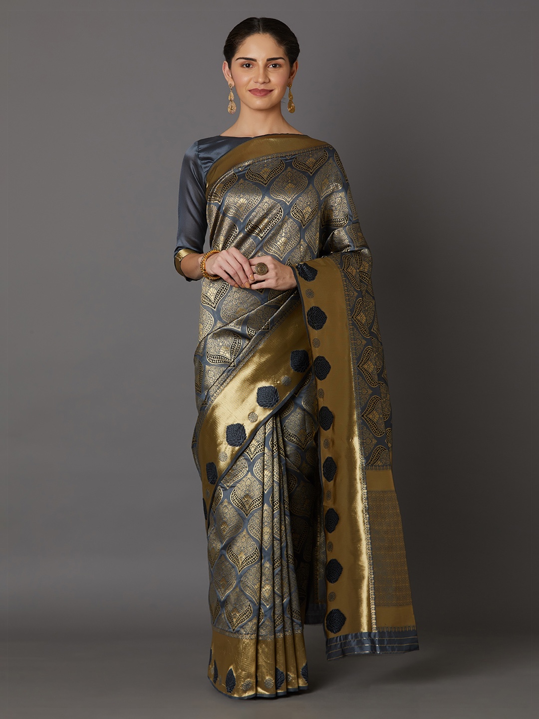 

Mitera Grey & Gold-Toned Silk Blend Woven Design Kanjeevaram Saree