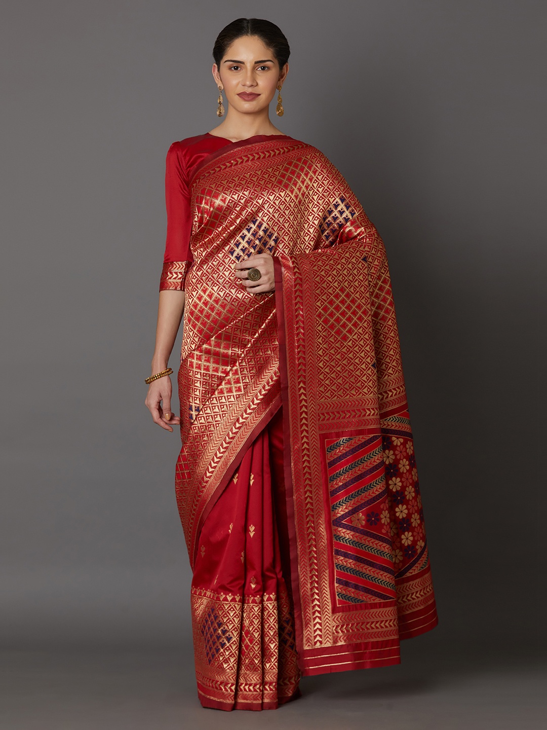 

Mitera Maroon & Gold-Toned Silk Blend Woven Design Kanjeevaram Saree