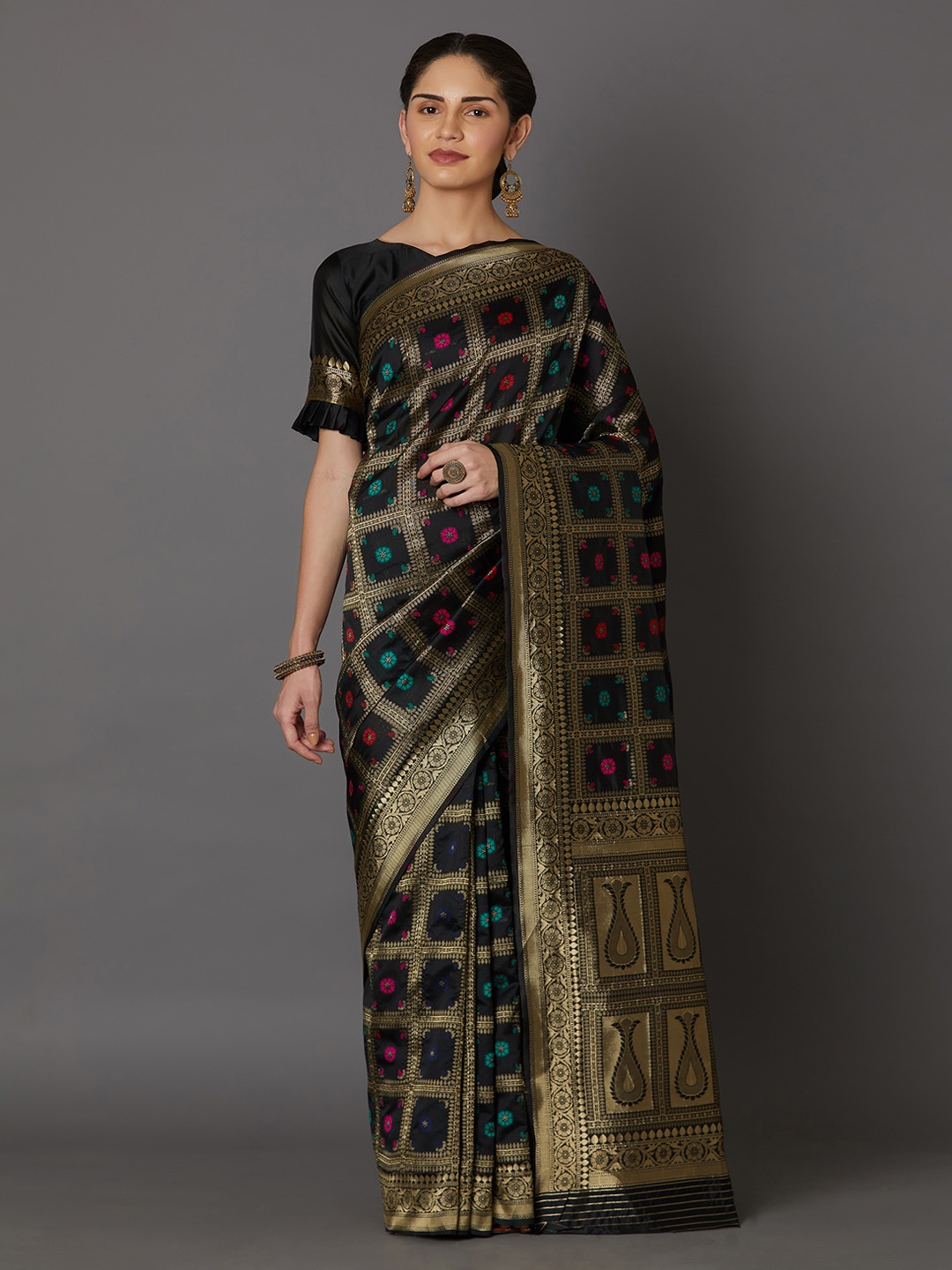 

Mitera Black & Gold-Toned Silk Blend Woven Design Kanjeevaram Saree