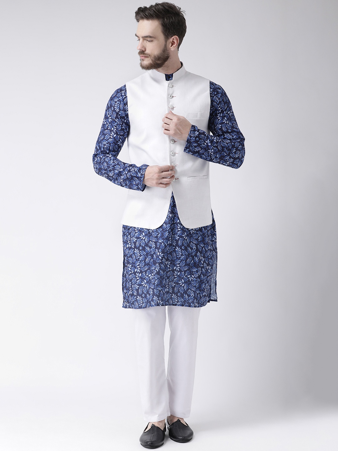 

Hangup Men Navy Blue & White Printed Kurta with Pyjamas & Nehru Jacket