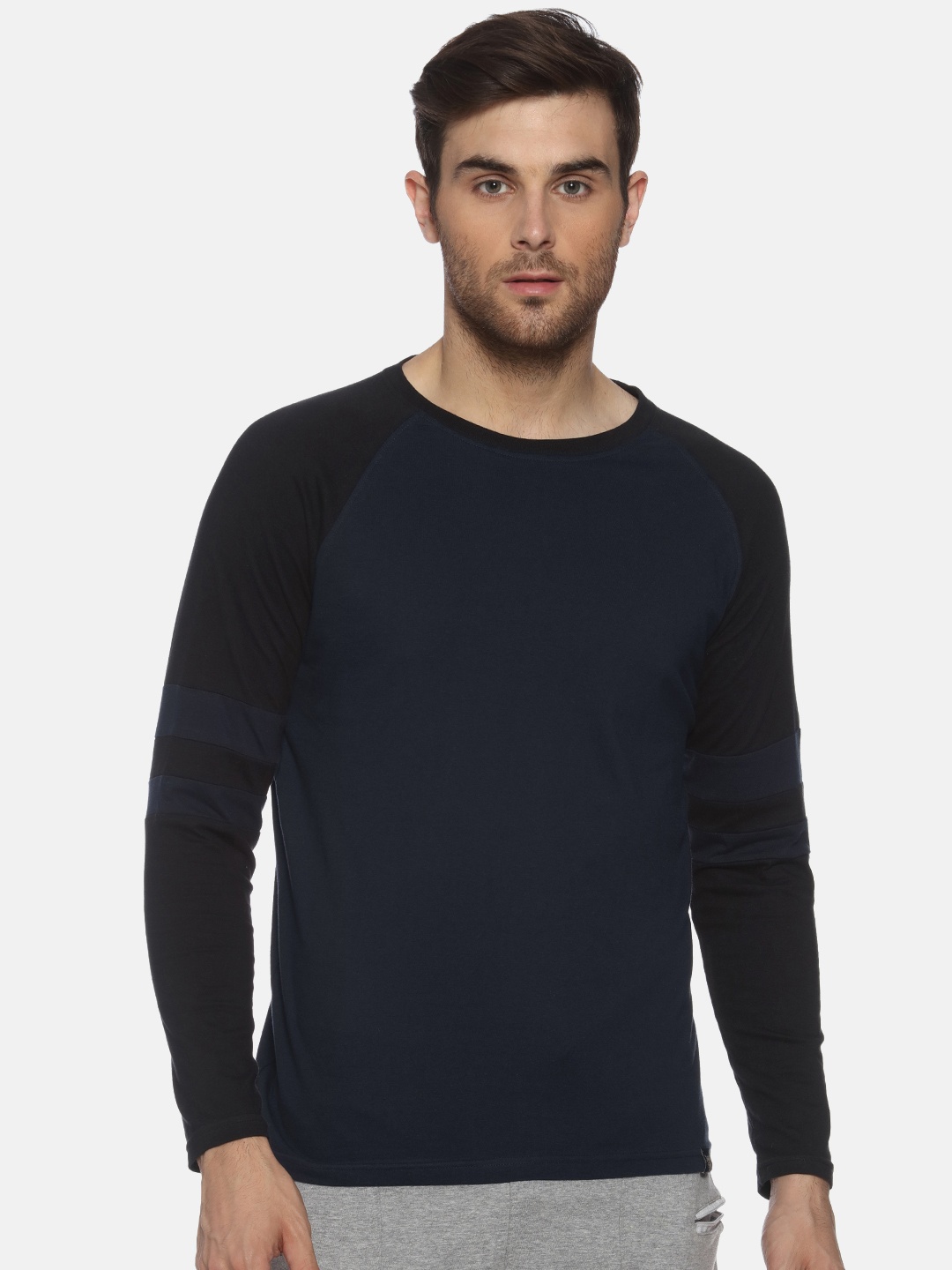 

YAK YAK Men Navy Blue Slim Fit Solid Round Neck Pure Cotton T-shirt