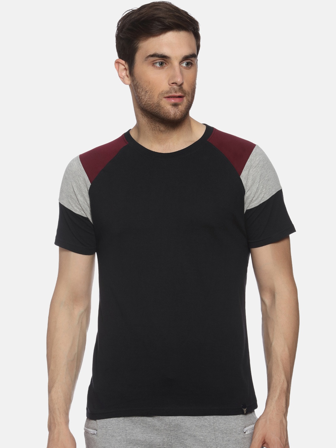 

YAK YAK Men Black Slim Fit Solid Round Neck Pure Cotton T-shirt
