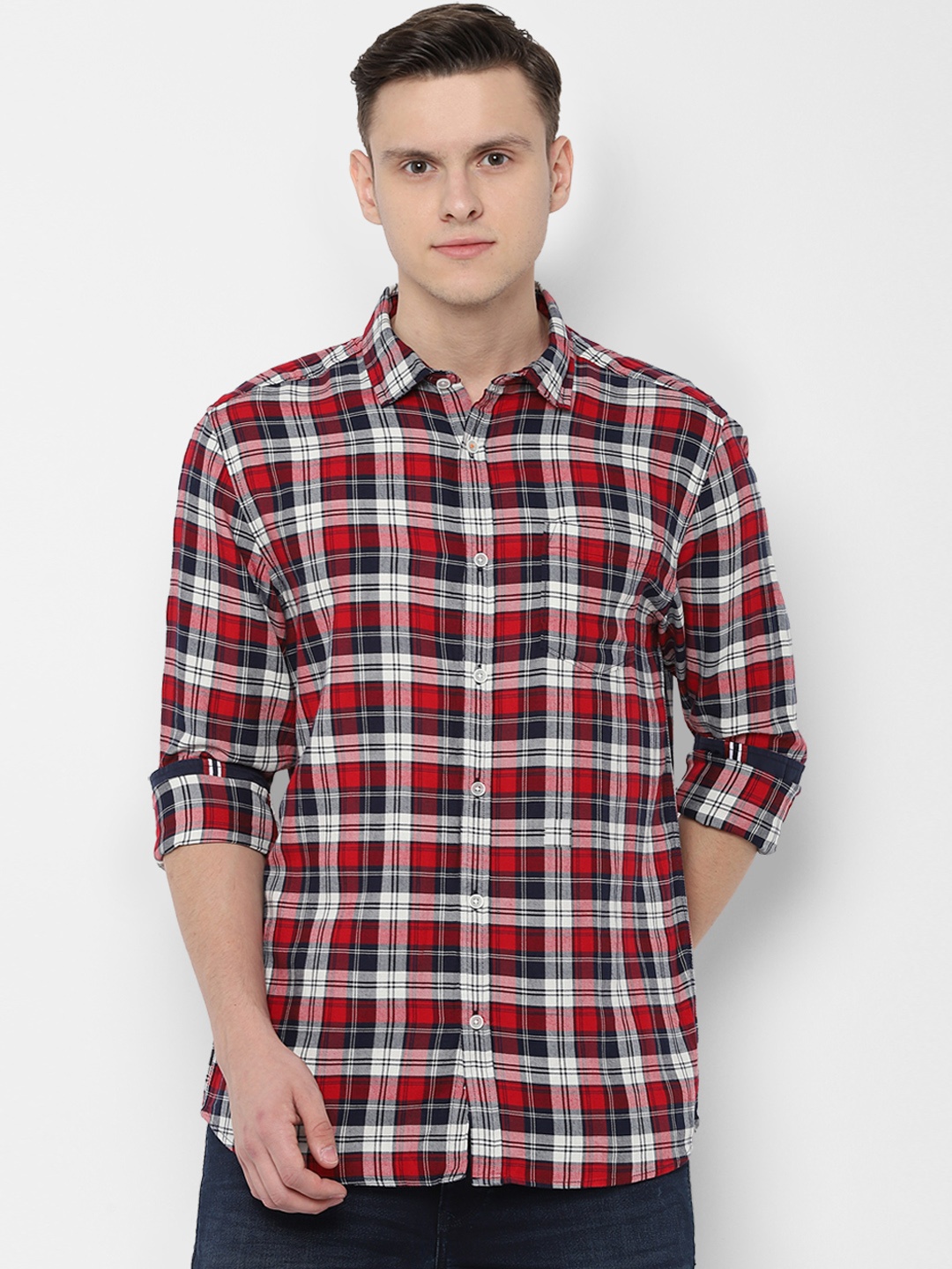 

People Men Red & Navy Blue Regular Fit Checked Casual Shirt