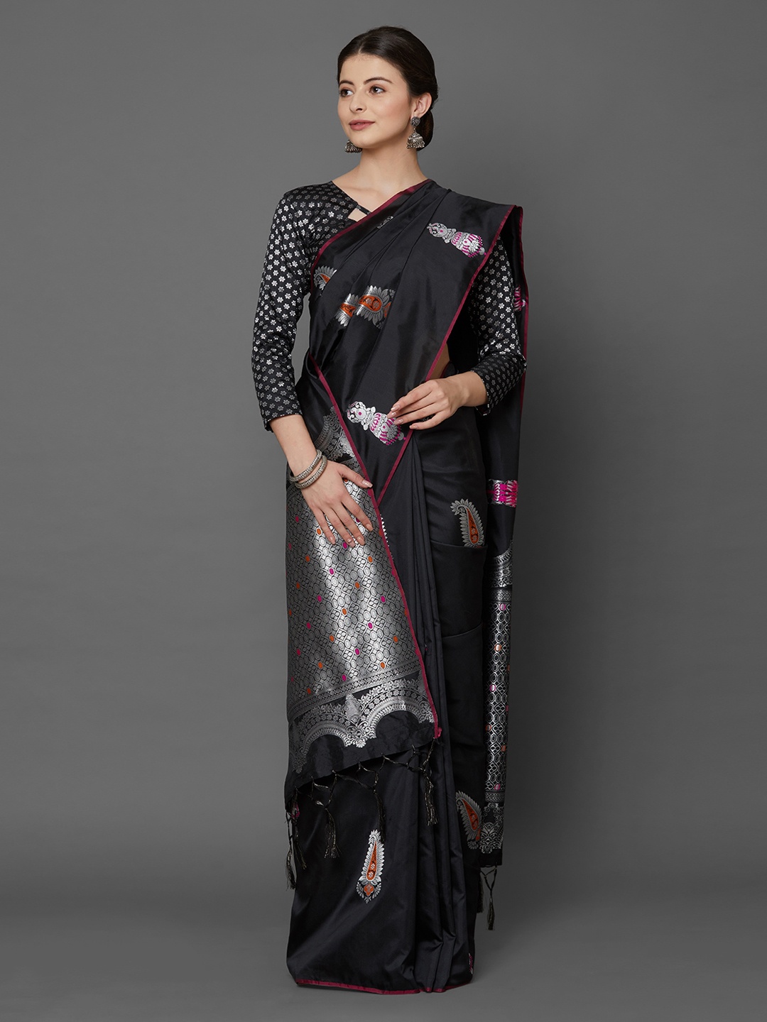 

Mitera Black & Silver-Toned Silk Blend Woven Design Kanjeevaram Saree