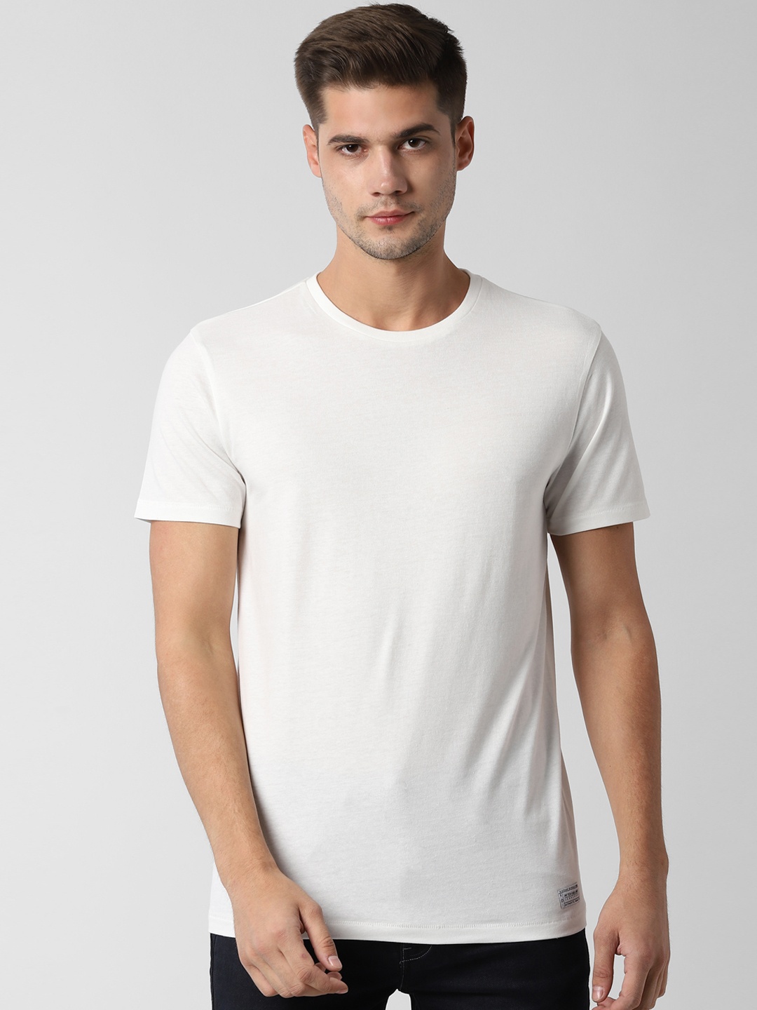 

Peter England Casuals Men White Solid Round Neck Slim Fit T-shirt
