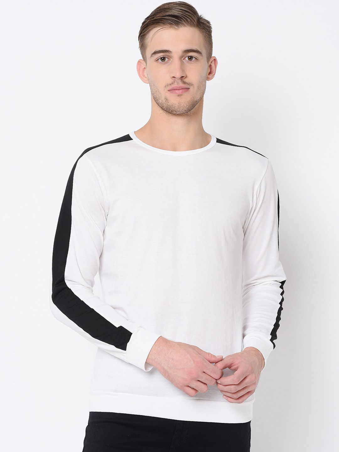 

Rigo Men White & Black Solid Round Neck T-shirt