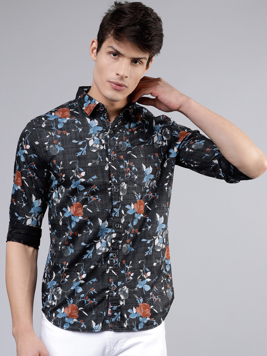 

LOCOMOTIVE Men Black & White Slim Fit Printed Casual Shirt