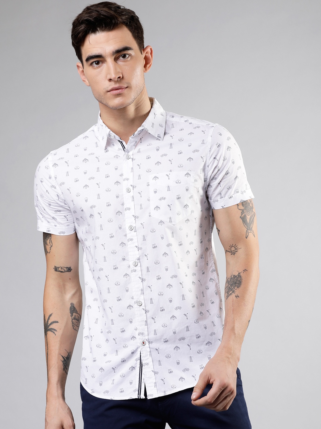 

LOCOMOTIVE Men White & Navy Blue Slim Fit Printed Casual Shirt