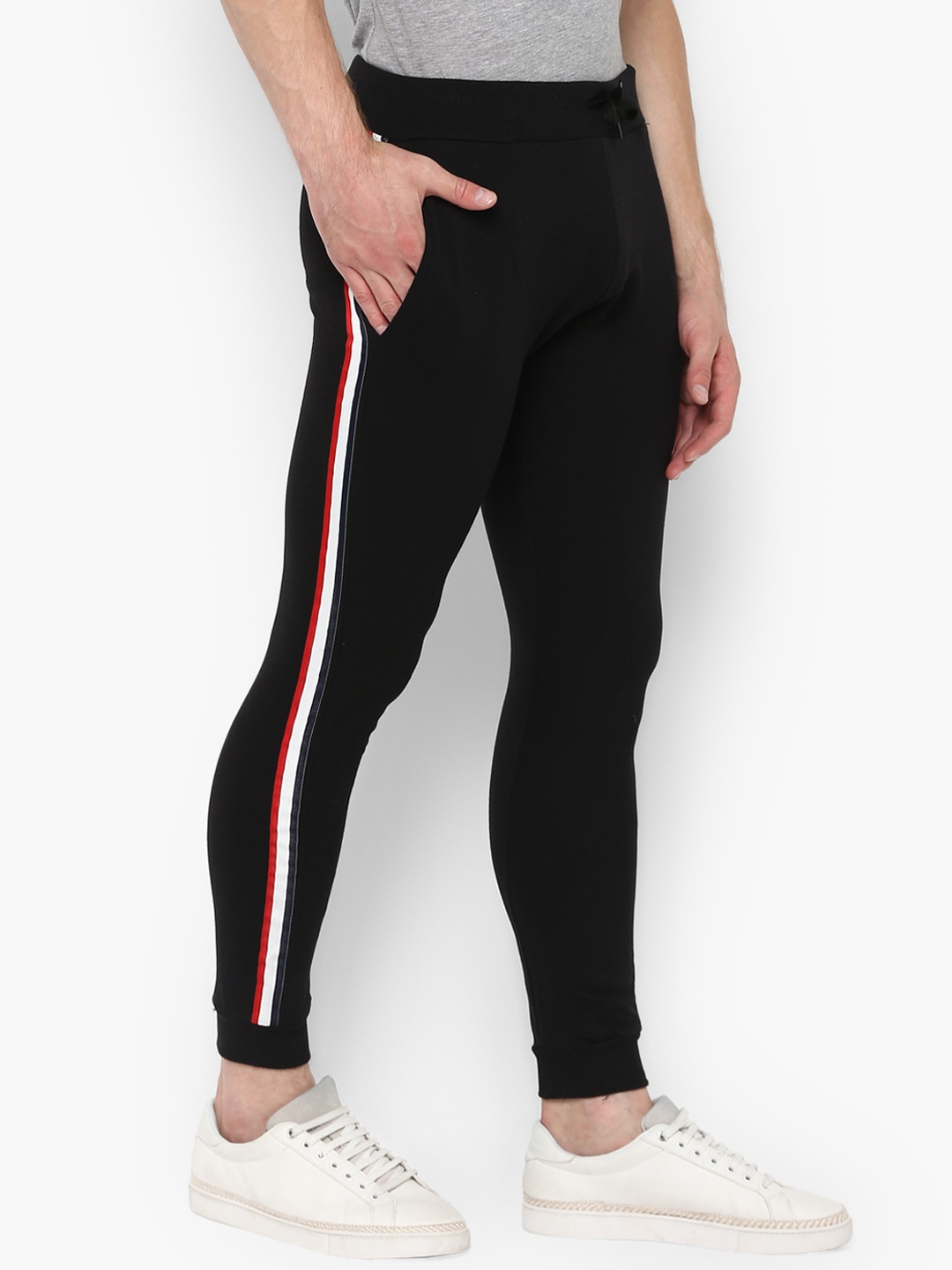 

Urbano Fashion Men Black Solid Pure Cotton Slim-Fit Joggers