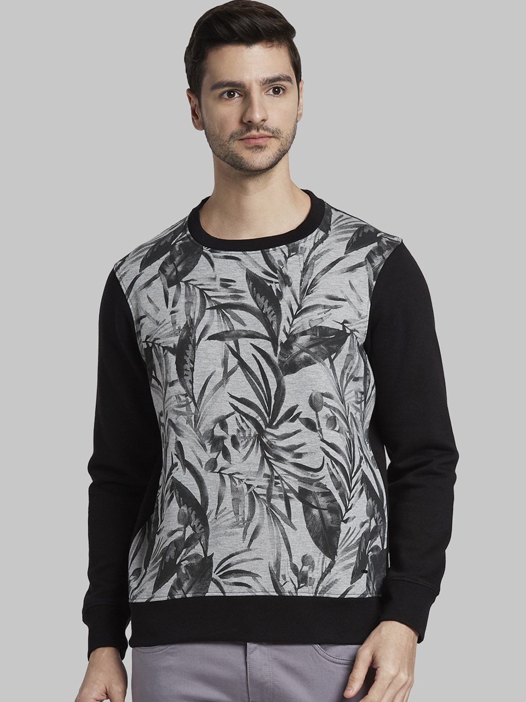 

Parx Men Black & Grey Printed Sweatshirt