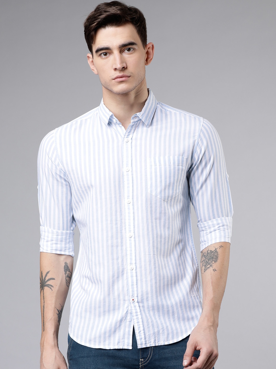 

LOCOMOTIVE Men Blue & White Slim Fit Striped Casual Shirt
