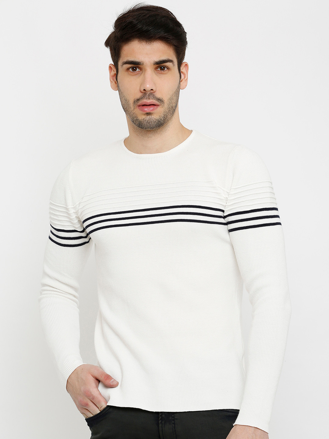 

Rex Straut Jeans Men White & Black Solid Sweatshirt
