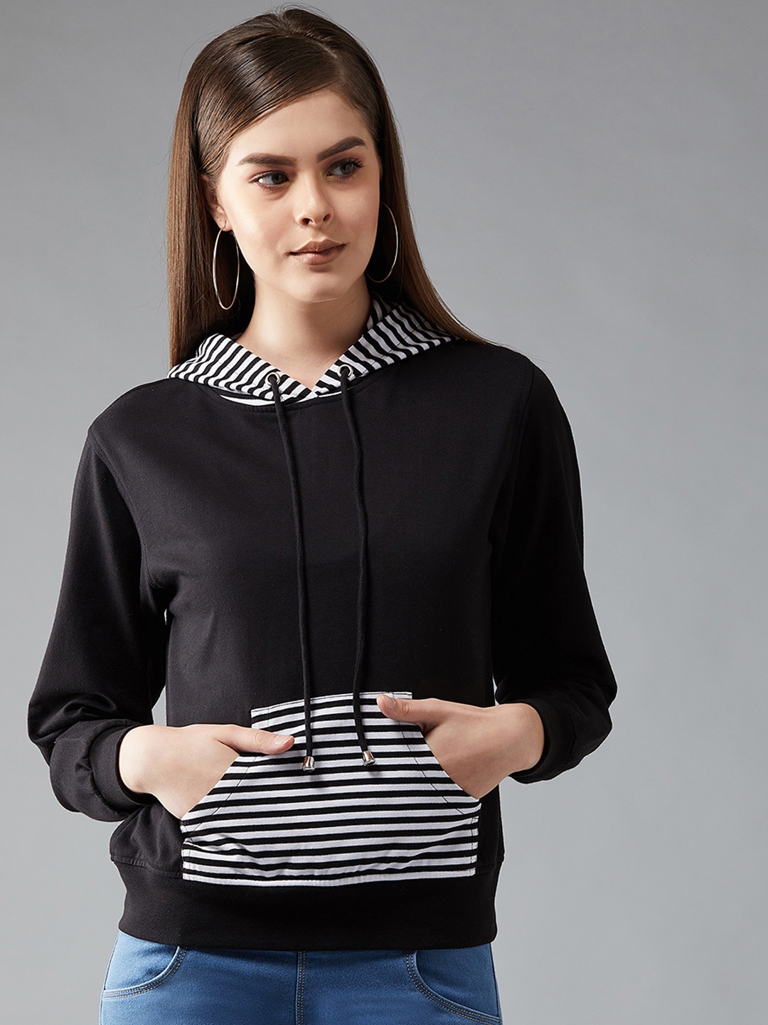 

DOLCE CRUDO Women Black & White Solid Hooded Sweatshirt