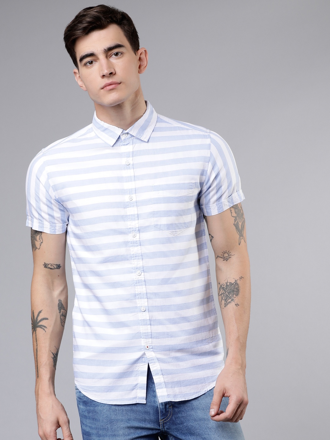 

LOCOMOTIVE Men Blue & White Slim Fit Striped Casual Shirt