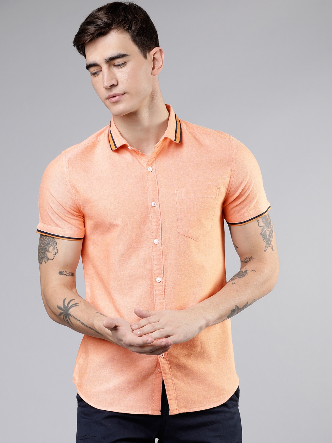 

LOCOMOTIVE Men Peach-Coloured Slim Fit Solid Casual Shirt