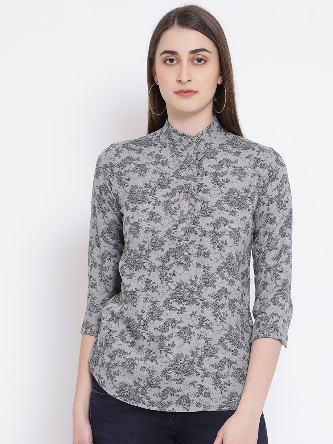 

Crimsoune Club Women Grey Slim Fit Printed Casual Shirt