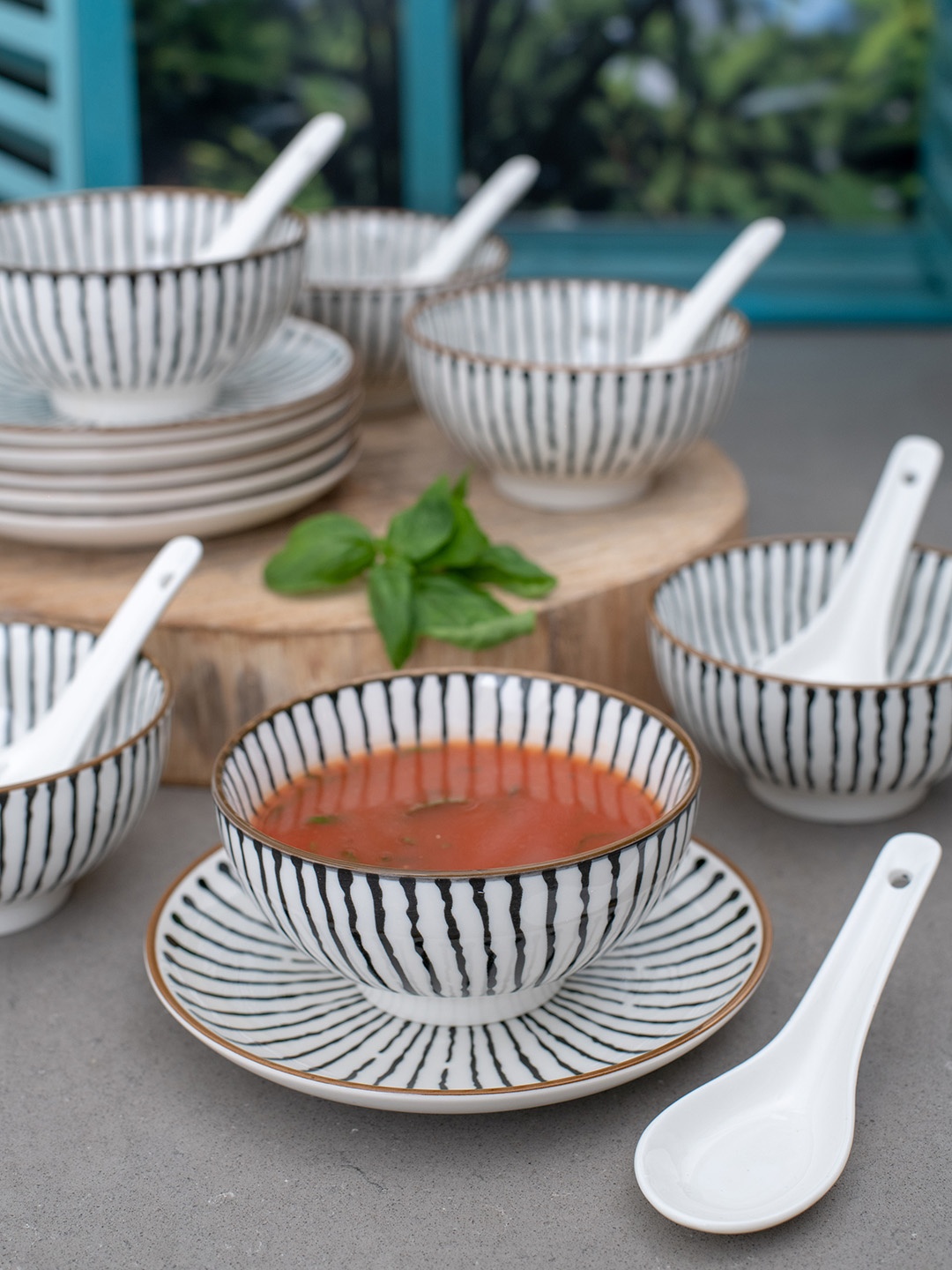 

White Gold Set of 6 White & Black Bowl with Plates and Spoons