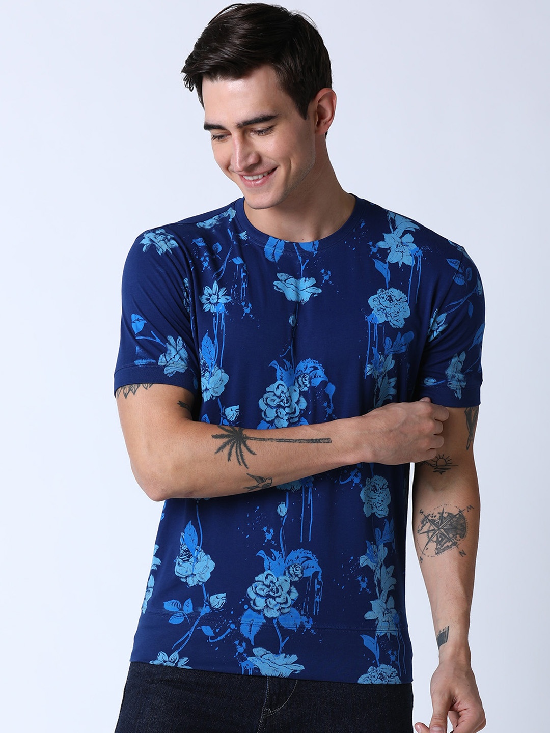 

Huetrap Men Blue Printed Round Neck T-shirt
