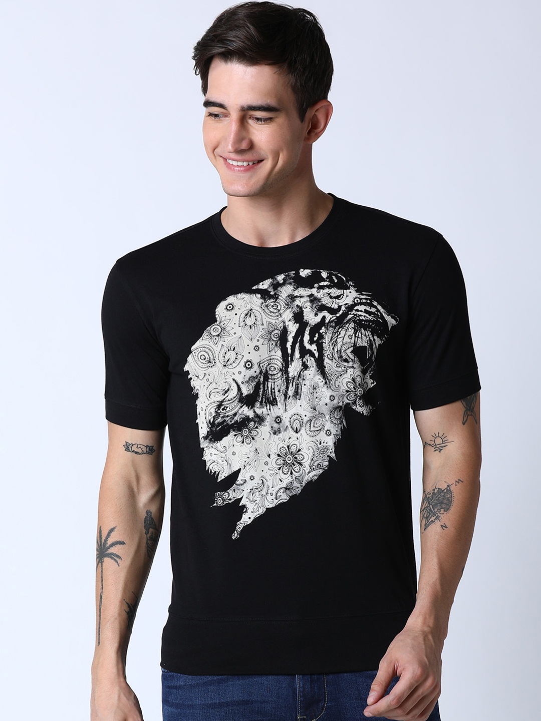 

Huetrap Men Black Printed Round Neck T-shirt