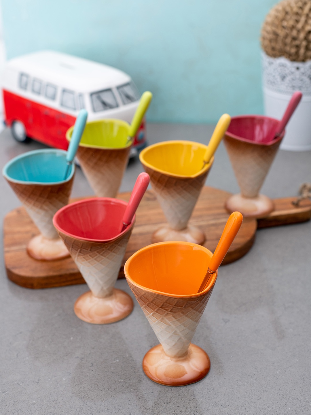 

White Gold Set of 6 Multicoloured Cups with Spoons, Multi