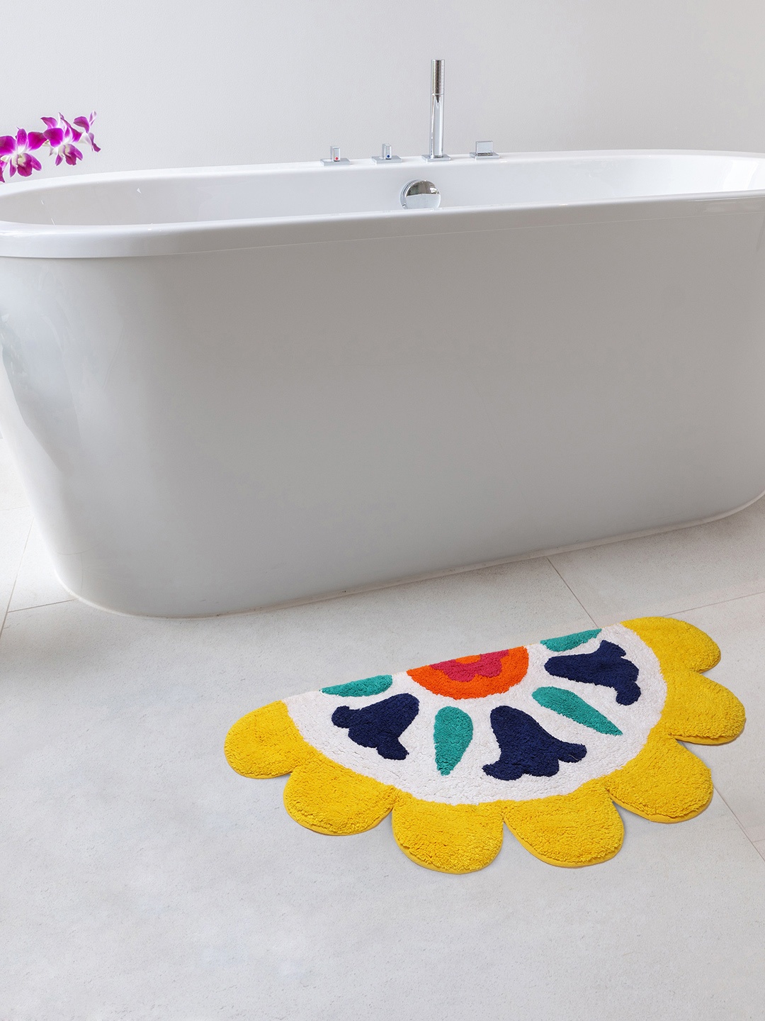 

Chumbak Yellow & White Tribal Sunrise Patterned Pure Cotton Bath Rug