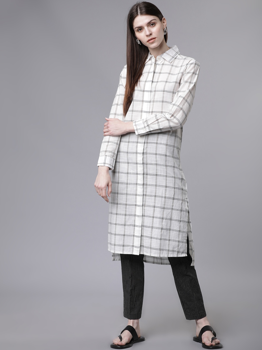 

Vishudh Women White & Black Checked Straight Kurta
