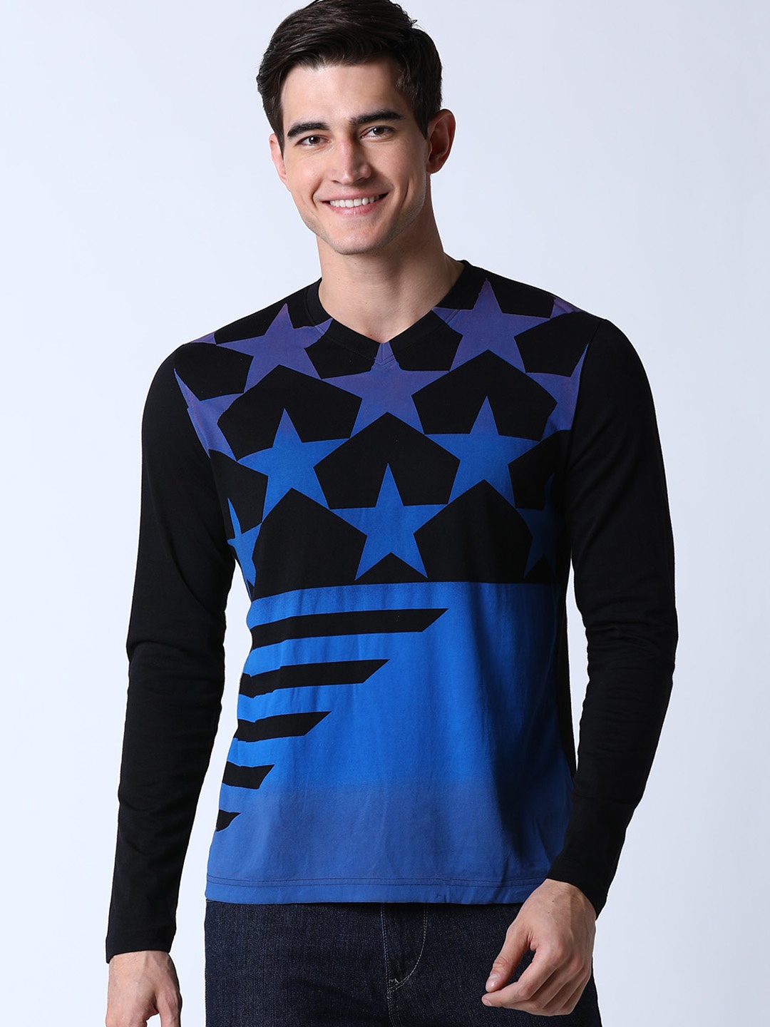 

Huetrap Men Black & Blue Printed Round Neck T-shirt