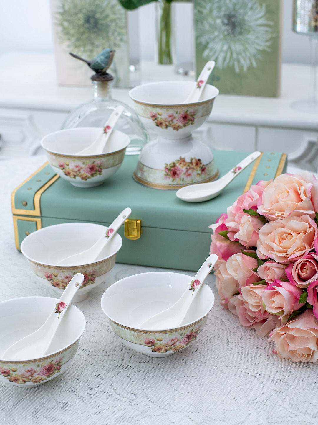 

White Gold Set of 6 White & Pink Bowls with Spoons