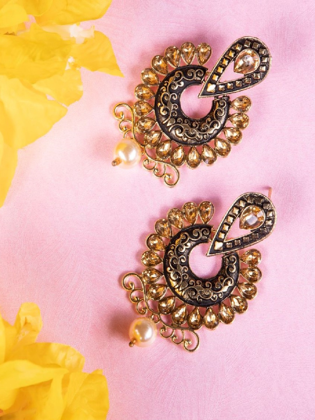 

ANIKAS CREATION Gold-Plated Circular Kundan Chandbalis