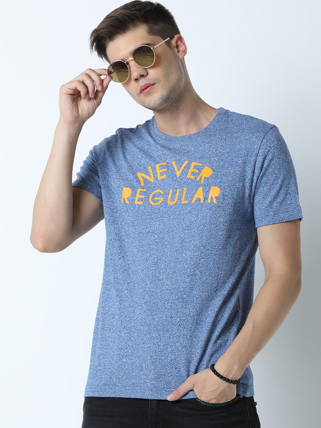 

Huetrap Men Blue & Mustard Yellow Printed Round Neck T-shirt