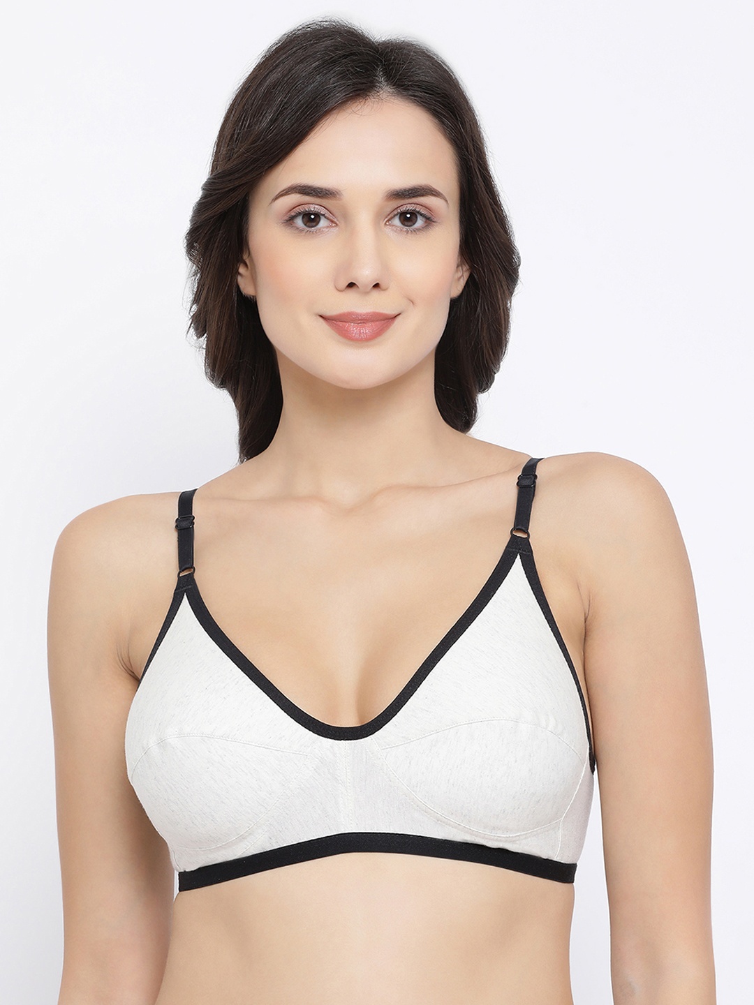 Clovia White & Black Solid Non-Wired Non Padded Everyday Bra BR0227S18