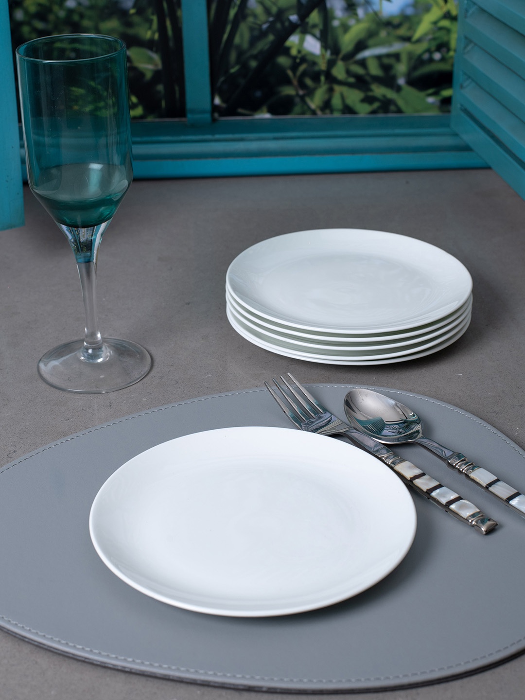 

SONAKI White 6-Pieces Solid Bone China Plates Set