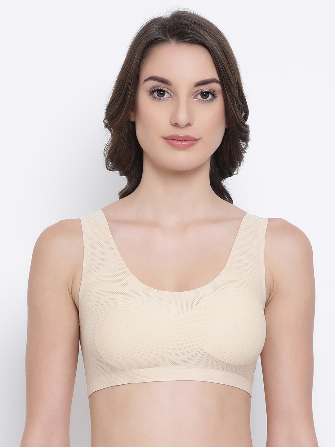 

Clovia Beige Solid Non-Wired Lightly Padded Sports Bra BR1977P24S